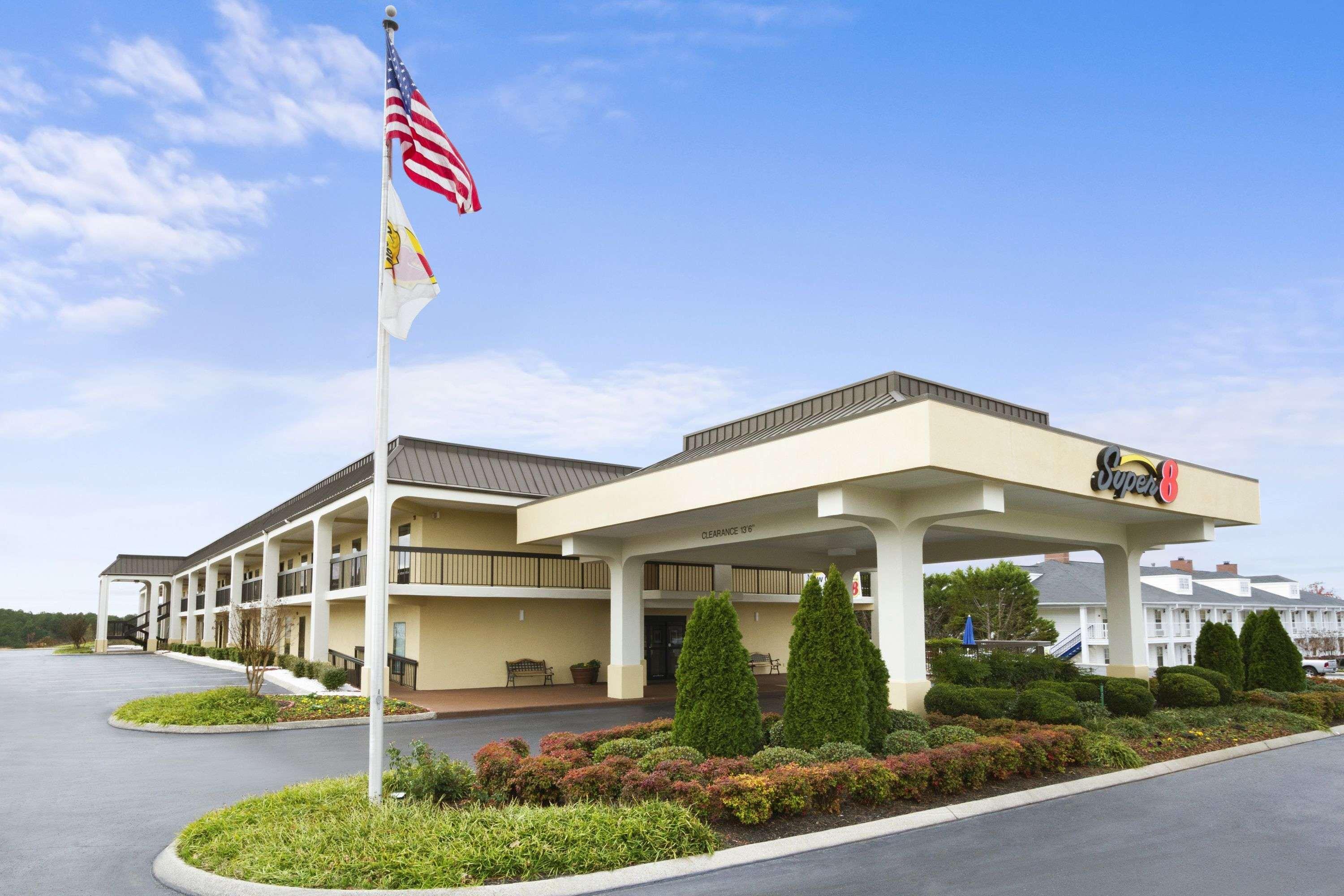 Super 8 By Wyndham Calhoun Motel Exterior photo