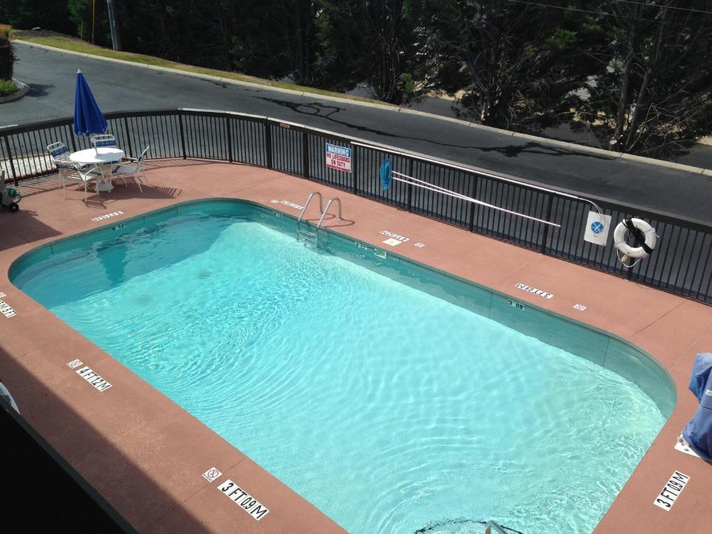 Super 8 By Wyndham Calhoun Motel Exterior photo