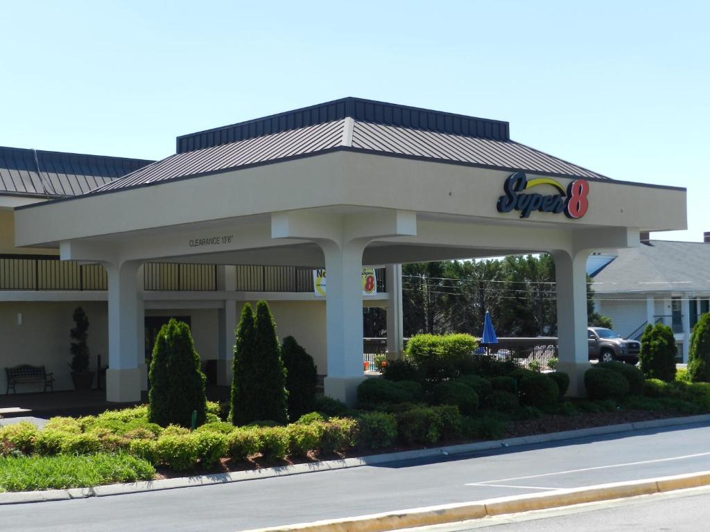 Super 8 By Wyndham Calhoun Motel Exterior photo