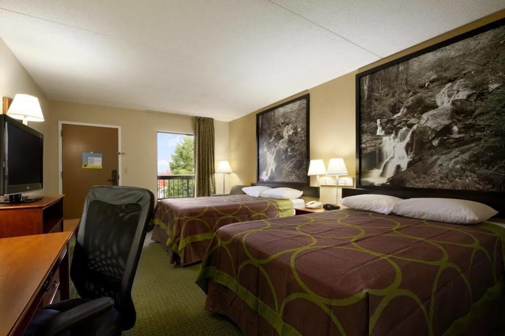 Super 8 By Wyndham Calhoun Motel Exterior photo